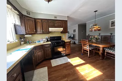 1123 Hyman Avenue, Bay Shore, NY 11706 - Photo 9