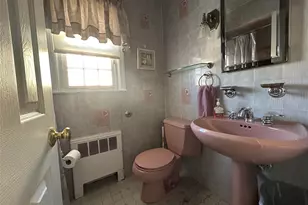 1123 Hyman Ave, Bay Shore, NY 11706 - Photo 15