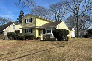 1123 Hyman Ave, Bay Shore, NY 11706 - Photo 3