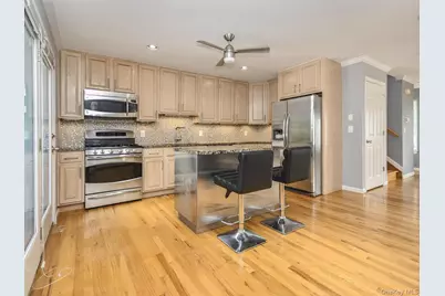 49 Ashwood Road Apt A #A, Port Washington, NY 11050 - Photo 7