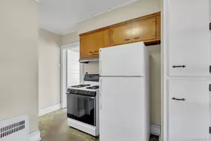 463 S 3rd St, Lindenhurst, NY 11757 - Photo 9