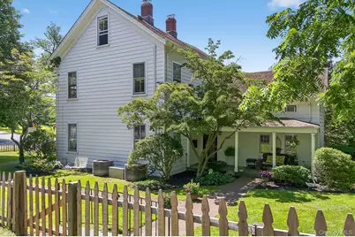 4 Parkview Terrace #1, Huntington, NY 11743 - Photo 3