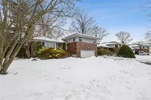 15 Center Dr, Syosset, NY 11791 - Photo 3