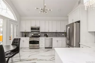 15 Center Drive, Syosset, NY 11791 - Photo 13