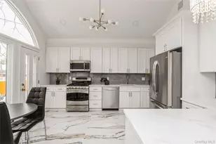 15 Center Dr, Syosset, NY 11791 - Photo 13