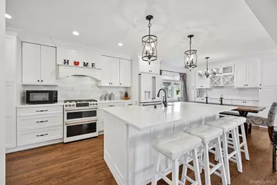 130 Oakview Avenue, Farmingdale, NY 11735 - Photo 5