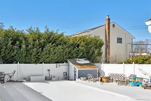 130 Oakview Ave, Farmingdale, NY 11735 - Photo 21