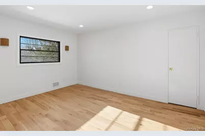 32 Rockland Drive, Jericho, NY 11753 - Photo 11