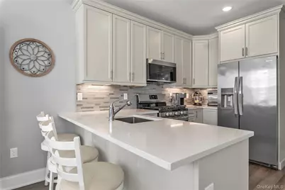 137 Emanuel Way, East Meadow, NY 11554 - Photo 7