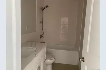 515 Jackson Avenue #10, Lindenhurst, NY 11757 - Photo 11