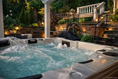 333 E Shore Road, Great Neck, NY 11023 - Photo 7