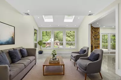 7 McCulloch Drive, Dix Hills, NY 11746 - Photo 31