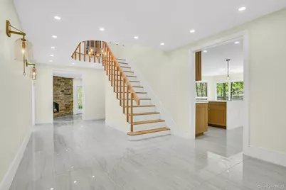 7 McCulloch Drive, Dix Hills, NY 11746 - Photo 5