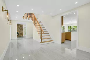 7 McCulloch Dr, Dix Hills, NY 11746 - Photo 5