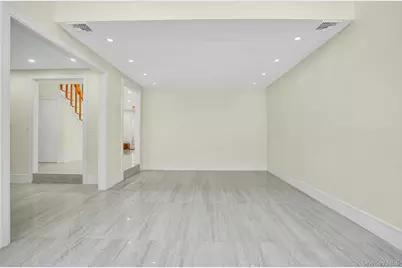 7 McCulloch Drive, Dix Hills, NY 11746 - Photo 23