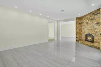 7 McCulloch Drive, Dix Hills, NY 11746 - Photo 25