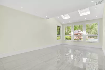 7 McCulloch Drive, Dix Hills, NY 11746 - Photo 19