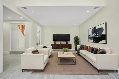 7 McCulloch Drive, Dix Hills, NY 11746 - Photo 29