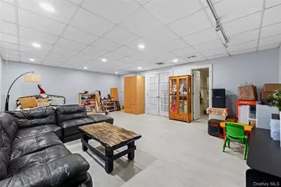 4 John Bean Court, Port Washington, NY 11050 - Photo 25