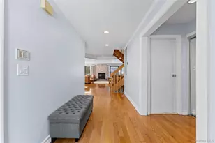 4 John Bean Ct, Port Washington, NY 11050 - Photo 3