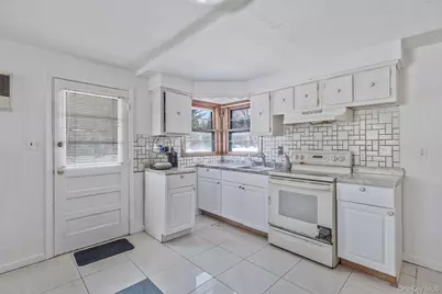 140 Seaman Neck Road, Dix Hills, NY 11746 - Photo 15