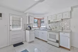 140 Seaman Neck Rd, Dix Hills, NY 11746 - Photo 15