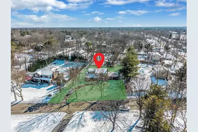 140 Seaman Neck Road, Dix Hills, NY 11746 - Photo 21