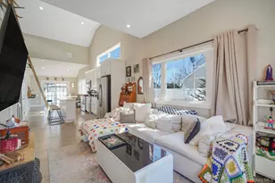 9 Park Pl, Patchogue, NY 11772 - Photo 11