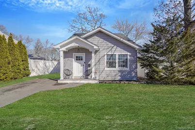 9 Park Place, Patchogue, NY 11772 - Photo 1