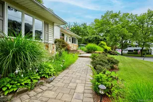 7 Bartel Pl, South Huntington, NY 11746 - Photo 3