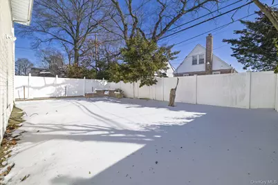 143 Wellington Road, Elmont, NY 11003 - Photo 21