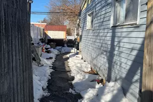 118 Bucket Ln, Levittown, NY 11756 - Photo 3