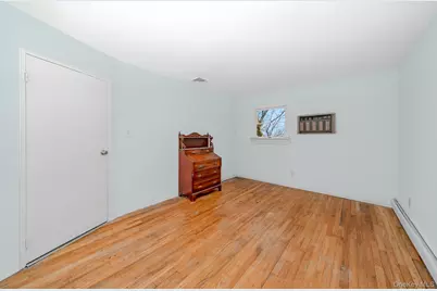 24 Brooktree Circle, Lindenhurst, NY 11757 - Photo 21