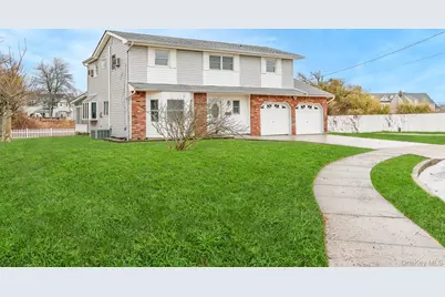 24 Brooktree Circle, Lindenhurst, NY 11757 - Photo 1