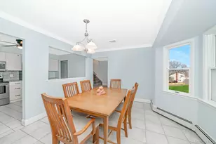 24 Brooktree Cir, Lindenhurst, NY 11757 - Photo 5