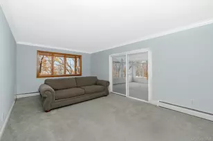 24 Brooktree Cir, Lindenhurst, NY 11757 - Photo 11