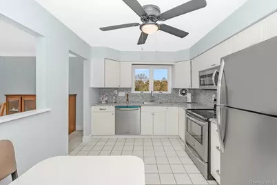 24 Brooktree Circle, Lindenhurst, NY 11757 - Photo 7