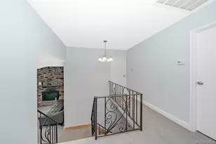 24 Brooktree Cir, Lindenhurst, NY 11757 - Photo 23