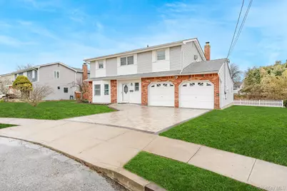 24 Brooktree Circle, Lindenhurst, NY 11757 - Photo 3