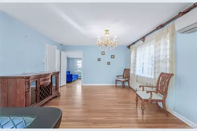 75 Hicks Lane, Great Neck, NY 11024 - Photo 7