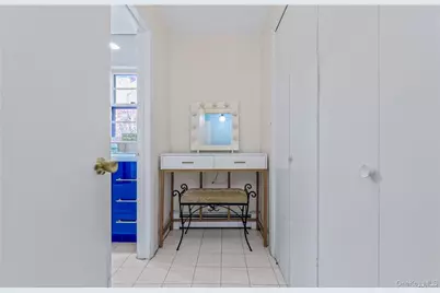 75 Hicks Lane, Great Neck, NY 11024 - Photo 19