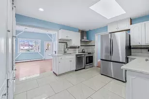 75 Hicks Ln, Great Neck, NY 11024 - Photo 3