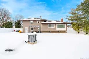 4 Nottinghill Dr, Massapequa, NY 11758 - Photo 7