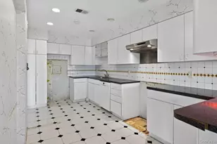 100 S Middle Neck Rd, Great Neck, NY 11021 - Photo 13