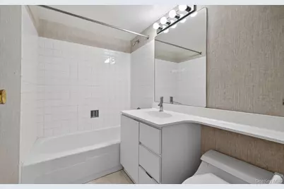 100 S Middle Neck Road #305, Great Neck, NY 11021 - Photo 17