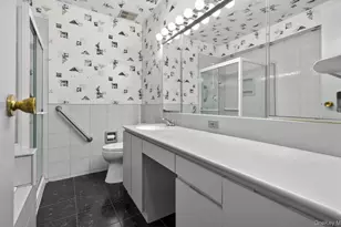 100 S Middle Neck Rd, Great Neck, NY 11021 - Photo 19