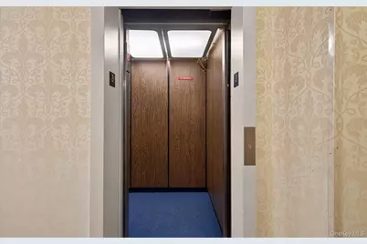 100 S Middle Neck Road #305, Great Neck, NY 11021 - Photo 29