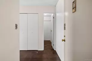 100 S Middle Neck Rd, Great Neck, NY 11021 - Photo 5