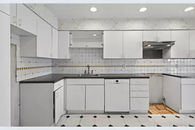 100 S Middle Neck Road #305, Great Neck, NY 11021 - Photo 15