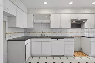 100 S Middle Neck Rd, Great Neck, NY 11021 - Photo 15